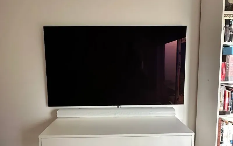 Securely mounted TV with concealed wires in a London home